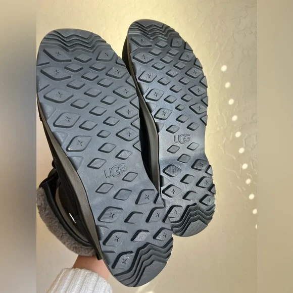 UGG ADIRONDACK III waterproof boots size 9 - Picture 3 of 16